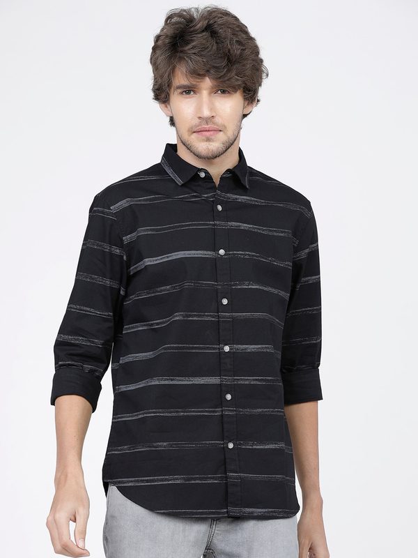 HIGHLANDER Men Black Slim Fit Horizontal Stripes Opaque Striped Casual Shirt