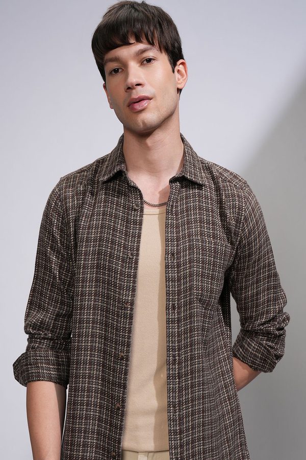 HIGHLANDER Men Slim Fit Cutaway Collar Textured Cotton Casual Shirt