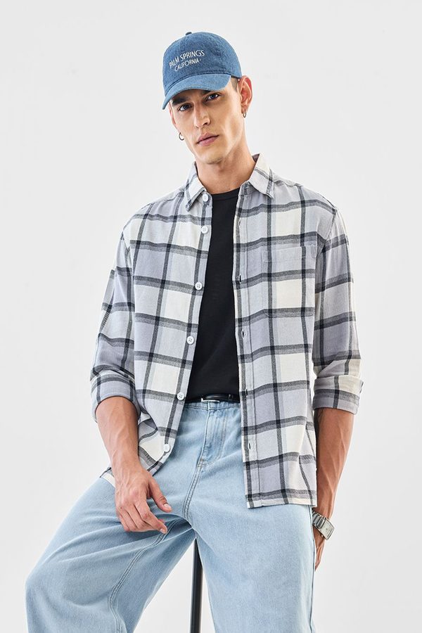 Snitch Men Relaxed Fit Checked Spread Collar Pure Cotton Casual Shirt