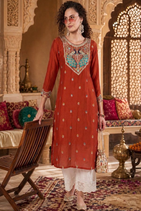 rarethread Women Embellished Thread Work Kurta