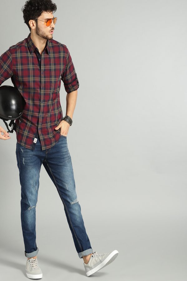 Roadster Men Maroon & Navy Blue Checked Cotton Casual Shirt